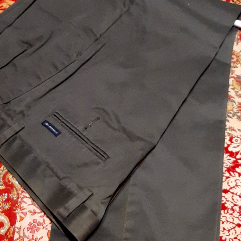 Men's Docker casual pants. Dark green. Really nice pants!